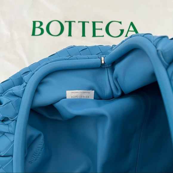 4️⃣0️⃣0️⃣0️⃣ Bottega Veneta Blue Intrecciato Large Pouch - Picture 12 of 14